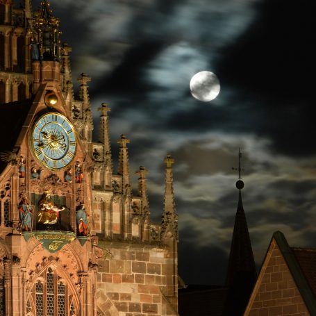 Vollmond über der Frauenkirche
