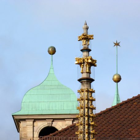 Dreigestirn / Rathaus - Schöner Brunnen - Rathaus